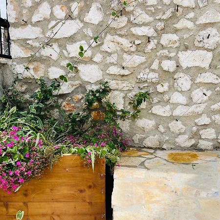 Mpolanos Guesthouse Himare Buitenkant foto